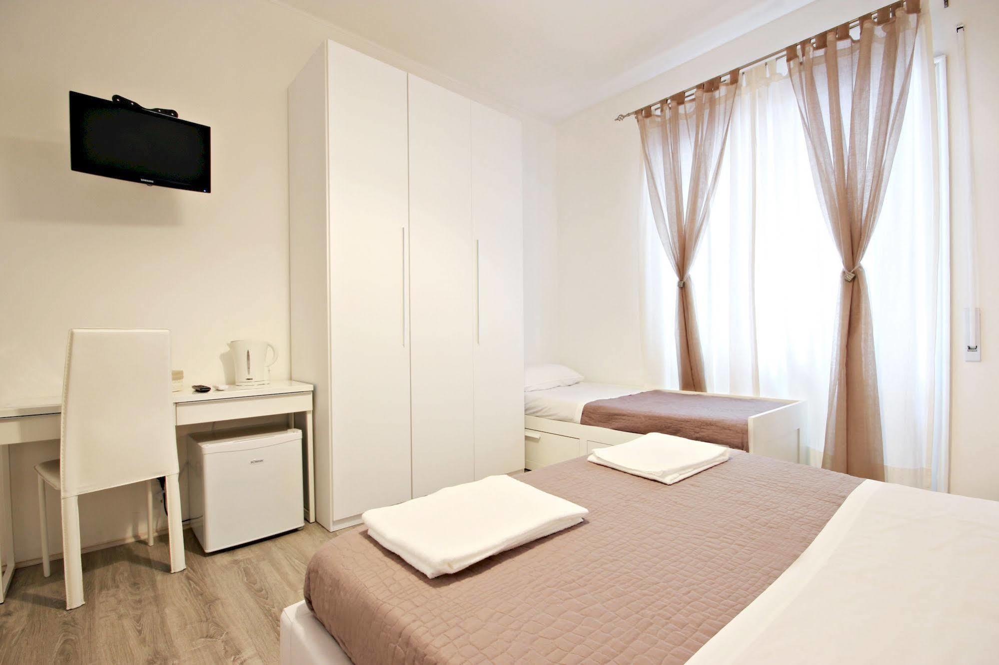 Le Piazze Di Roma Bed & Breakfast Exterior photo